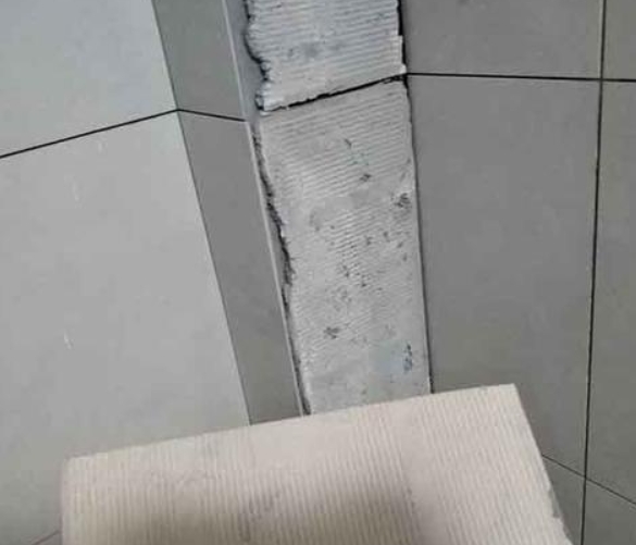高青瓷砖空鼓维修公司分享下厨房瓷砖脱落的补救措施。